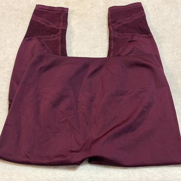 Fabletics Burgundy Leggings With Mesh Detailed Legs - Picture 2 of 10